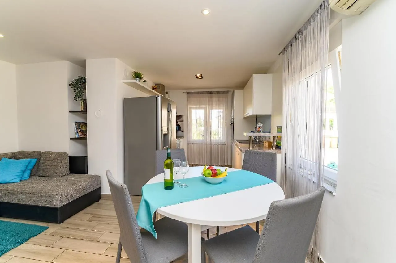 Apartments Maksim And Timon Krk Town 0*,